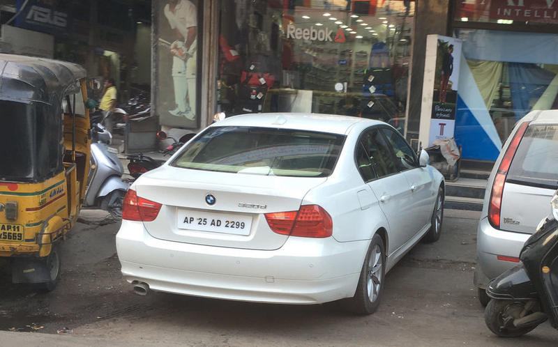 Illustration for article titled Cars from my trip to India over a year ago *pic heavy* (Part I)